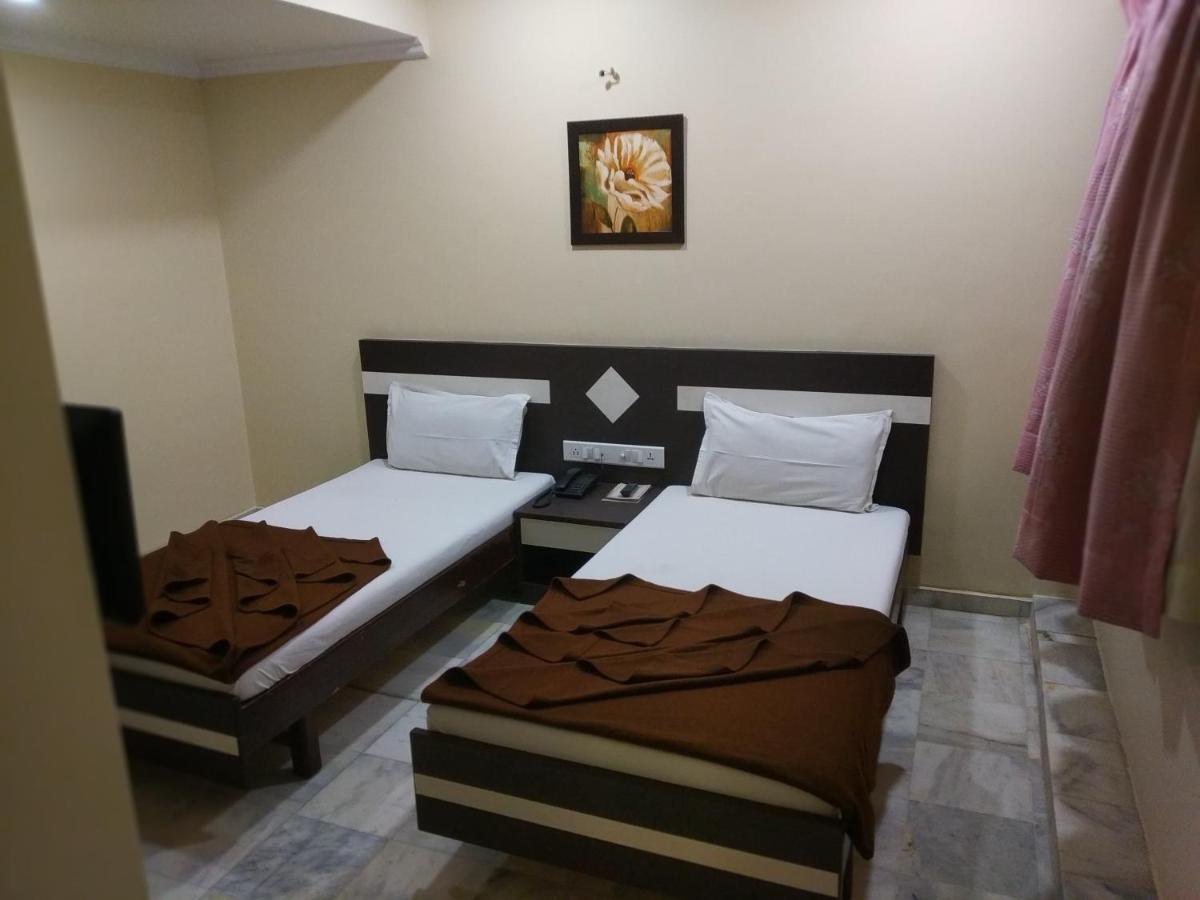 Hotel Alpha Vadodara Eksteriør billede