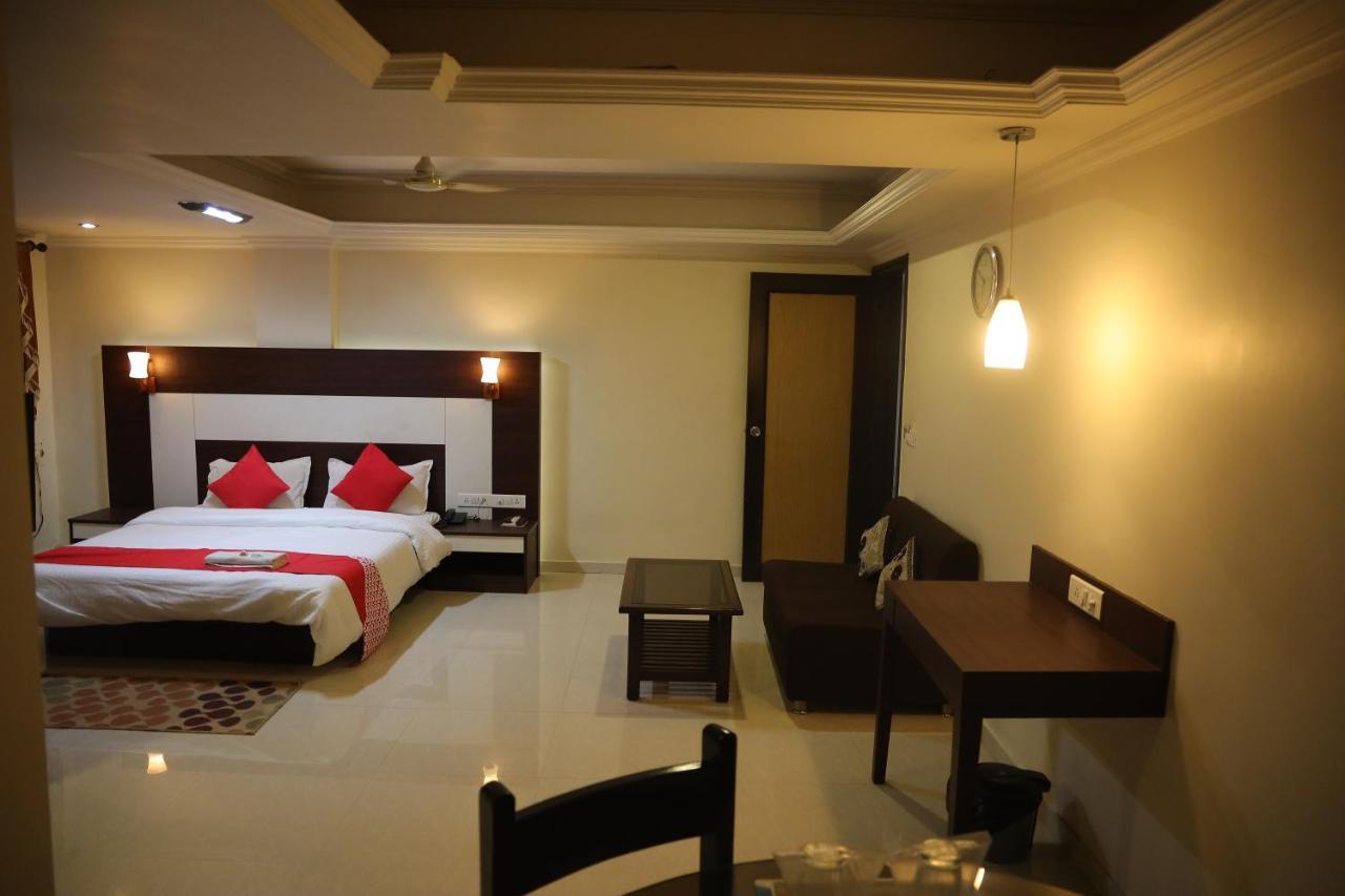 Hotel Alpha Vadodara Eksteriør billede