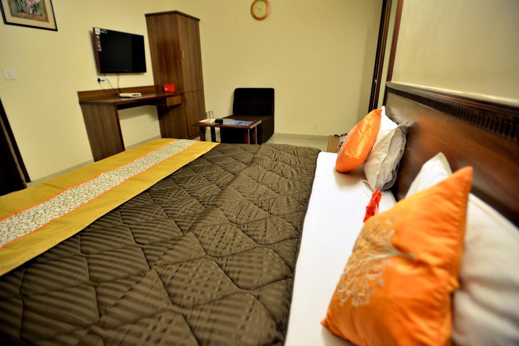 Hotel Alpha Vadodara Eksteriør billede