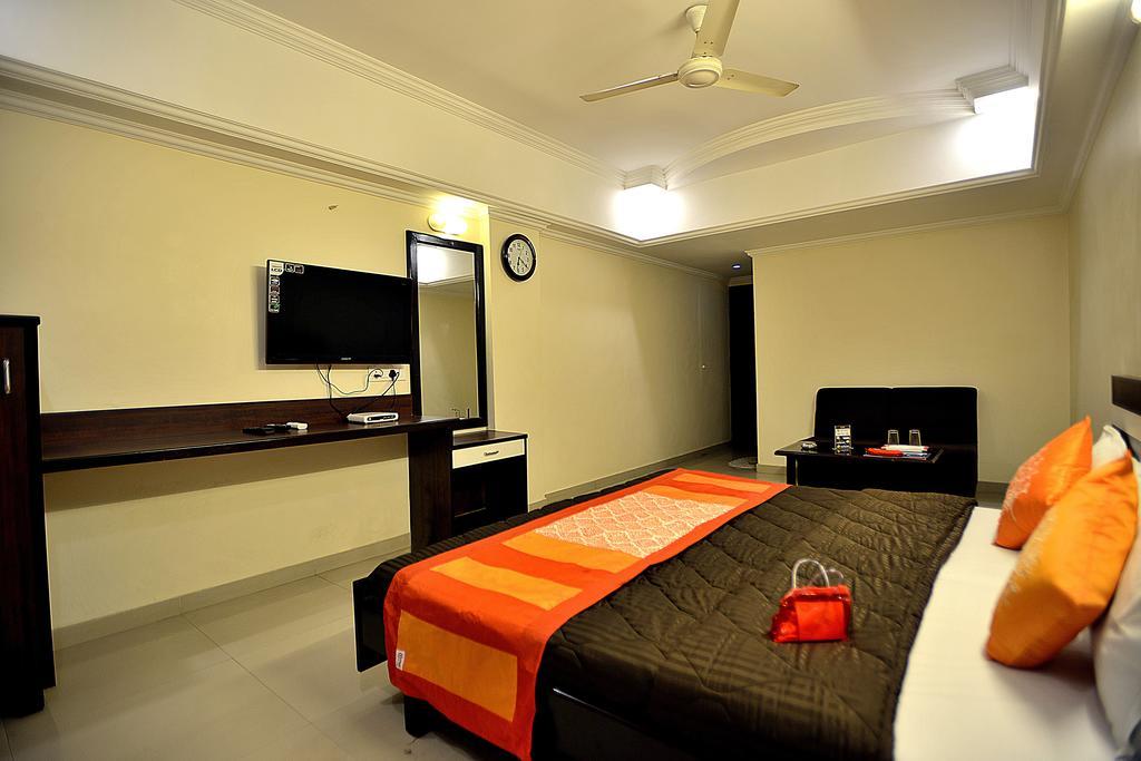 Hotel Alpha Vadodara Eksteriør billede