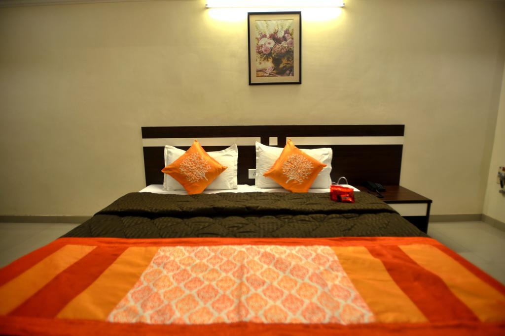 Hotel Alpha Vadodara Eksteriør billede