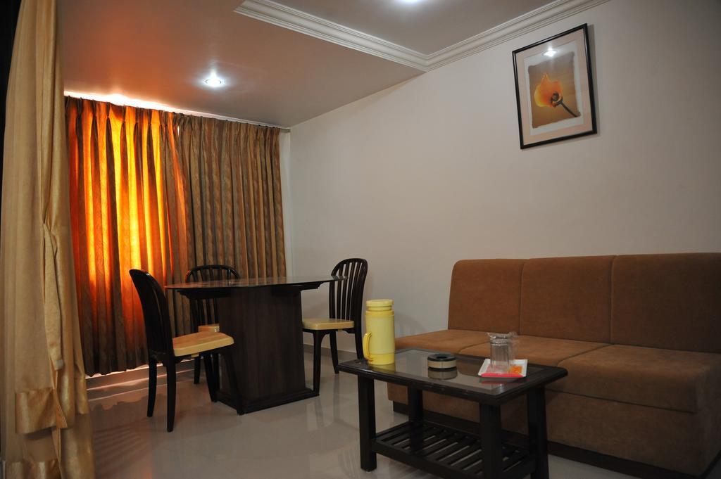 Hotel Alpha Vadodara Værelse billede