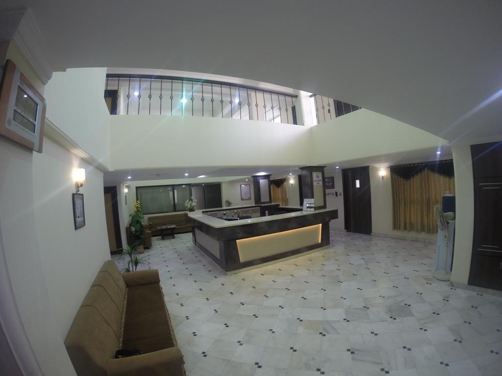Hotel Alpha Vadodara Eksteriør billede