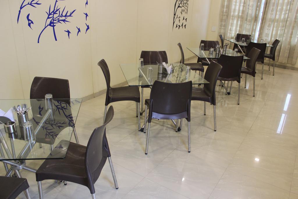 Hotel Alpha Vadodara Eksteriør billede