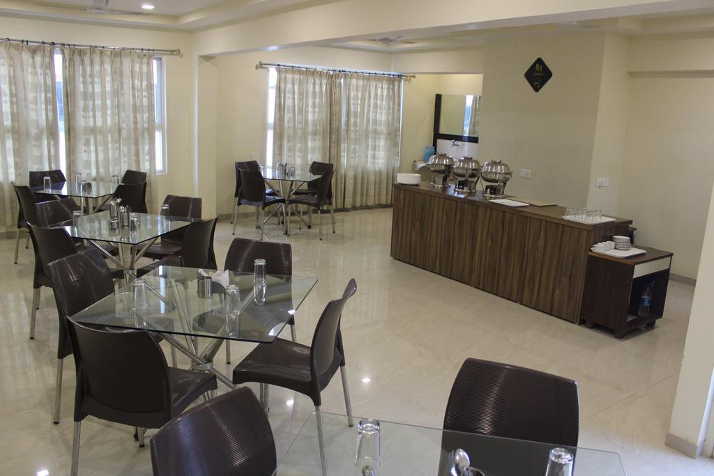 Hotel Alpha Vadodara Eksteriør billede