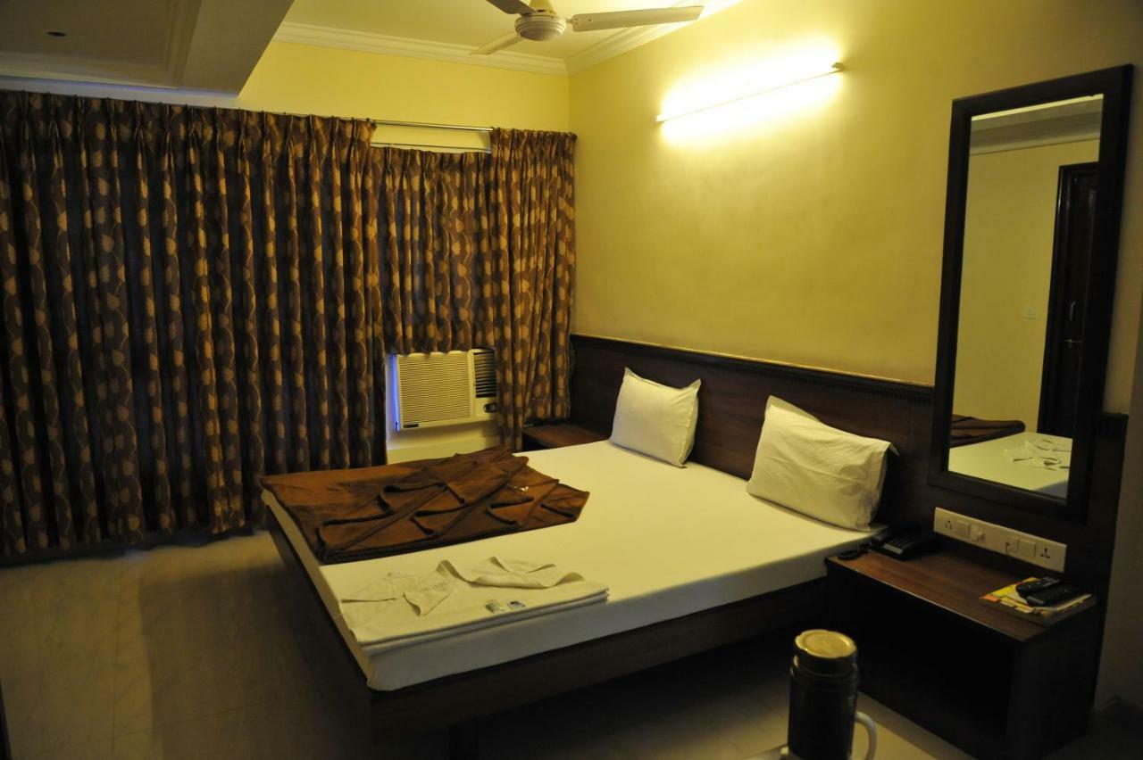 Hotel Alpha Vadodara Eksteriør billede